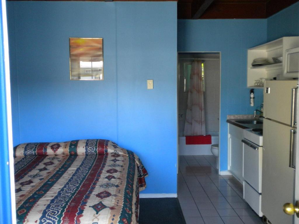 Holiday House Motel Penticton Room photo