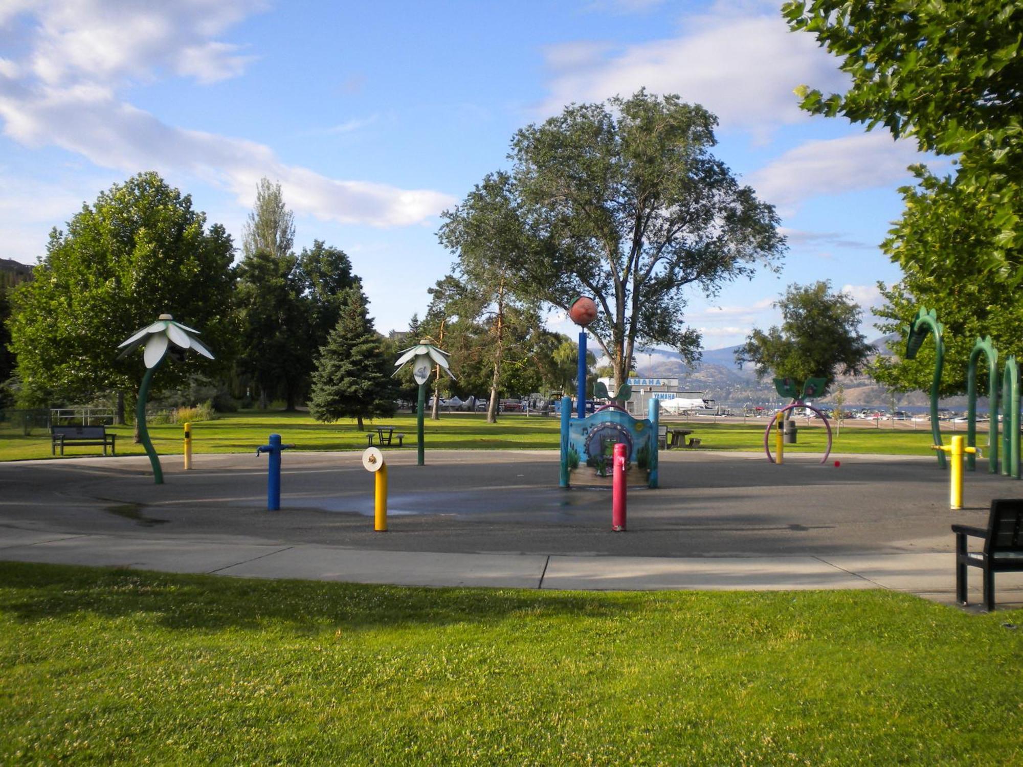Holiday House Motel Penticton Exterior photo