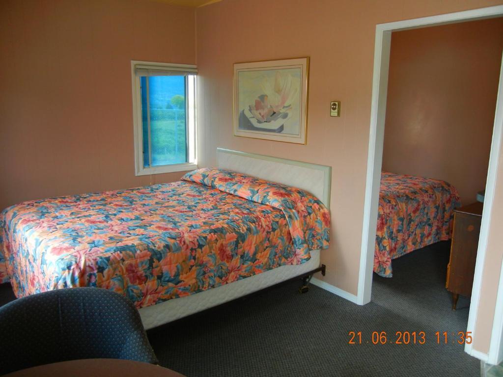 Holiday House Motel Penticton Room photo